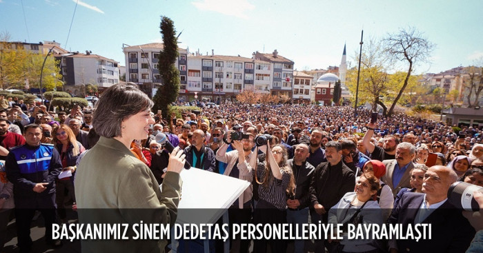 Üsküdar Belediiye Başkanı Sinem  Dededaş Personeliyle baylamlaştı.