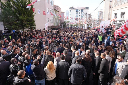 CHP Genel Başkanı Özgür Özel Kartal’da Toplu Açılış Törenine Katıldı