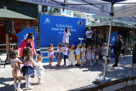 Ezo Sunal, Kartal Belediyesi Kreşinde Alerjik Çocuklarla Buluştu
